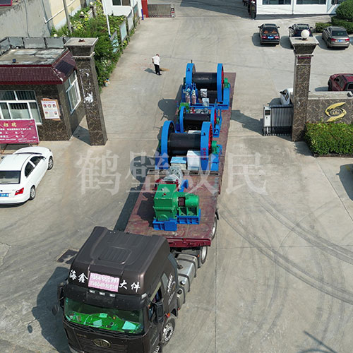 鑿井絞車發(fā)貨：雙筒25噸鑿井絞車！
